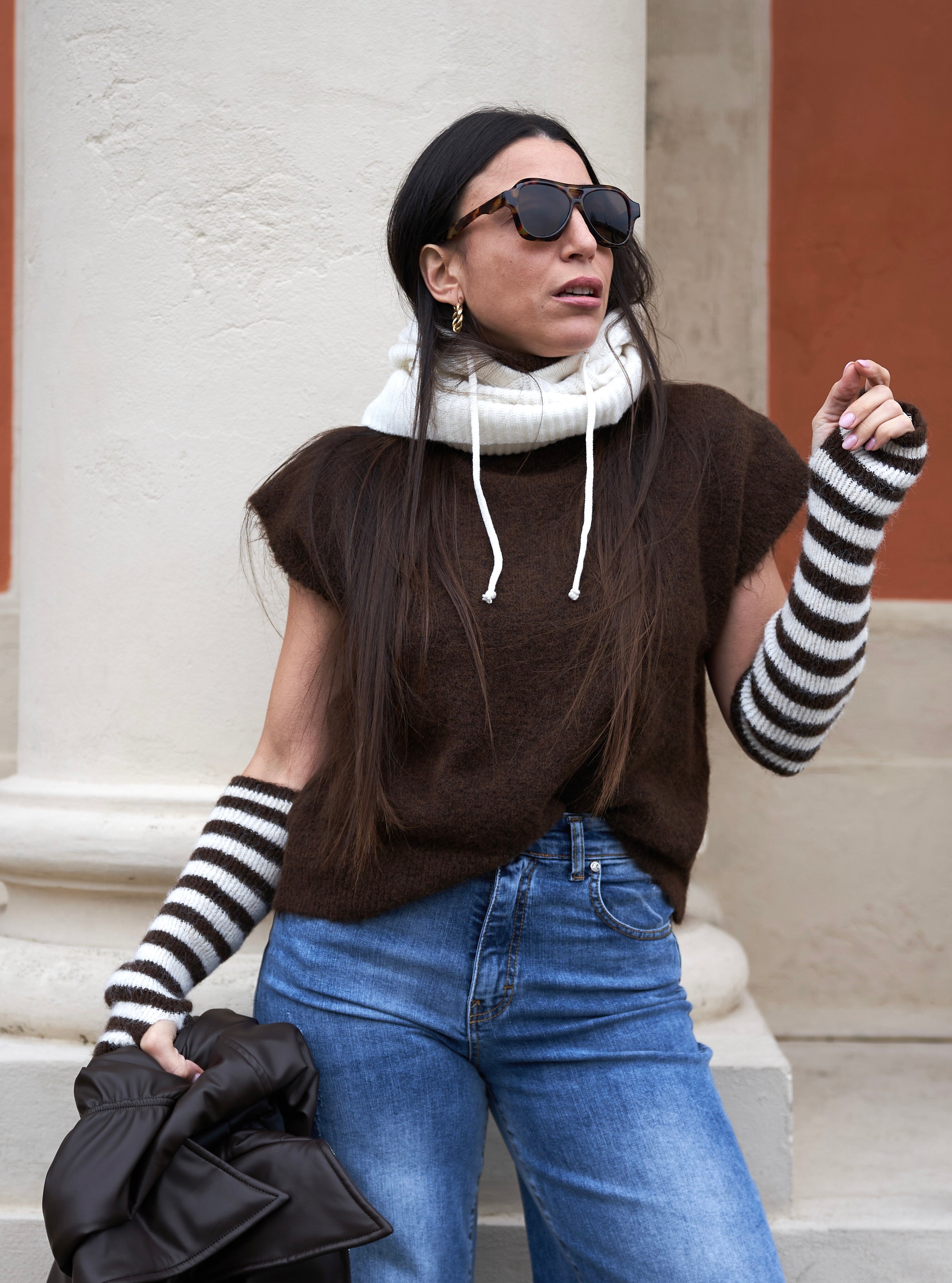 MAGLIA CON MANICOTTI RIGATI